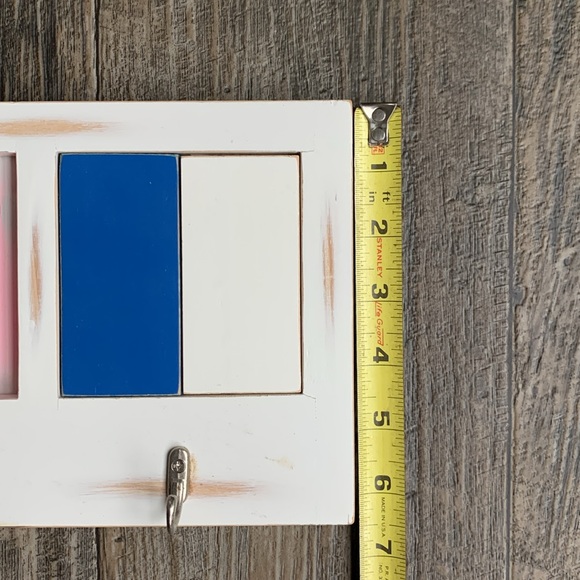 Frame w/hooks - Picture 5 of 6